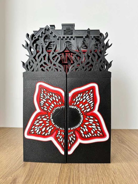 Ekspozytor Stranger Things – Pudełko / Organizer na Figurki – Druk 3D