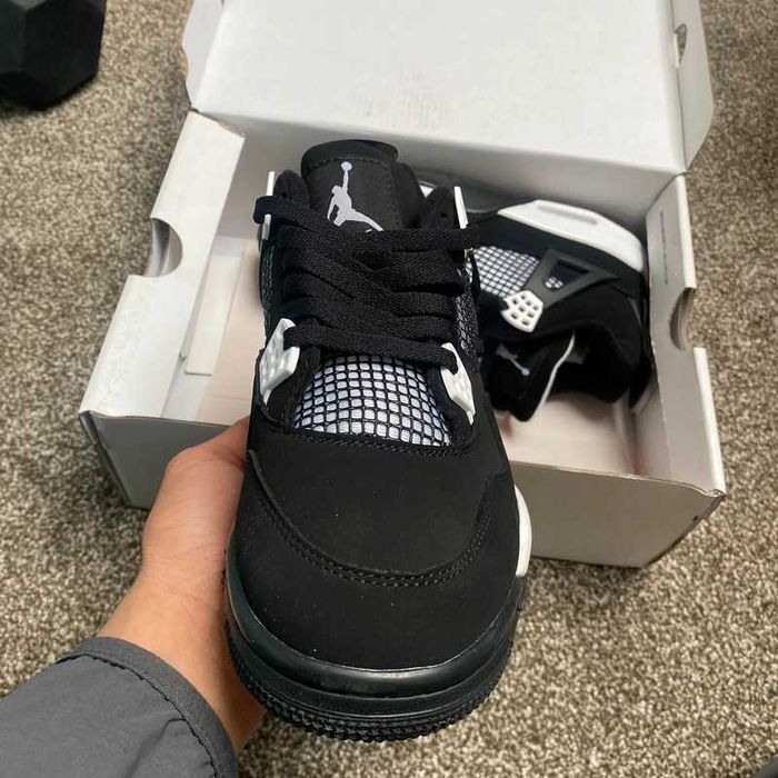 Jordan 4 Retro White Thunder R.39