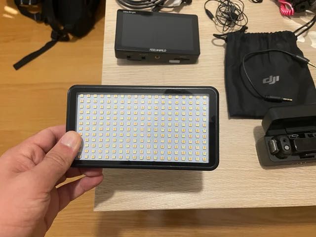 KIt para vídeo - Gimbal, microfones, ecrã. luz