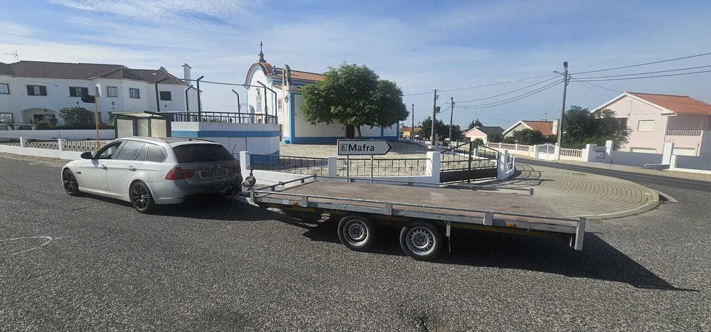 Vendo reboque atrelado