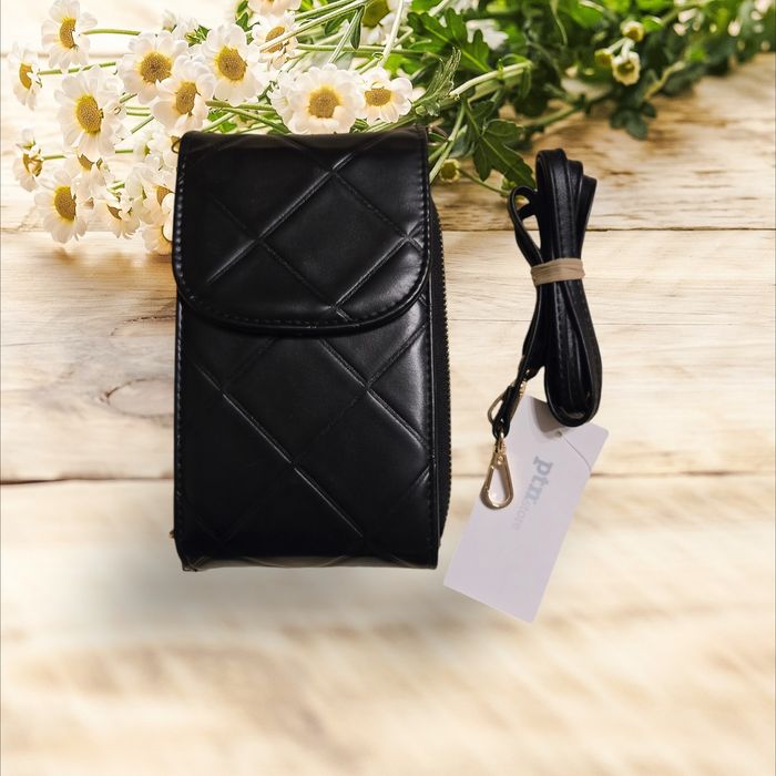 Mala/bolsa preta para telemovel com pouco Uso. A alsa nunca foi usada.