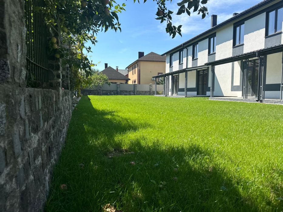 Продам таунхаус з оздобленням поряд з інфраструктурою