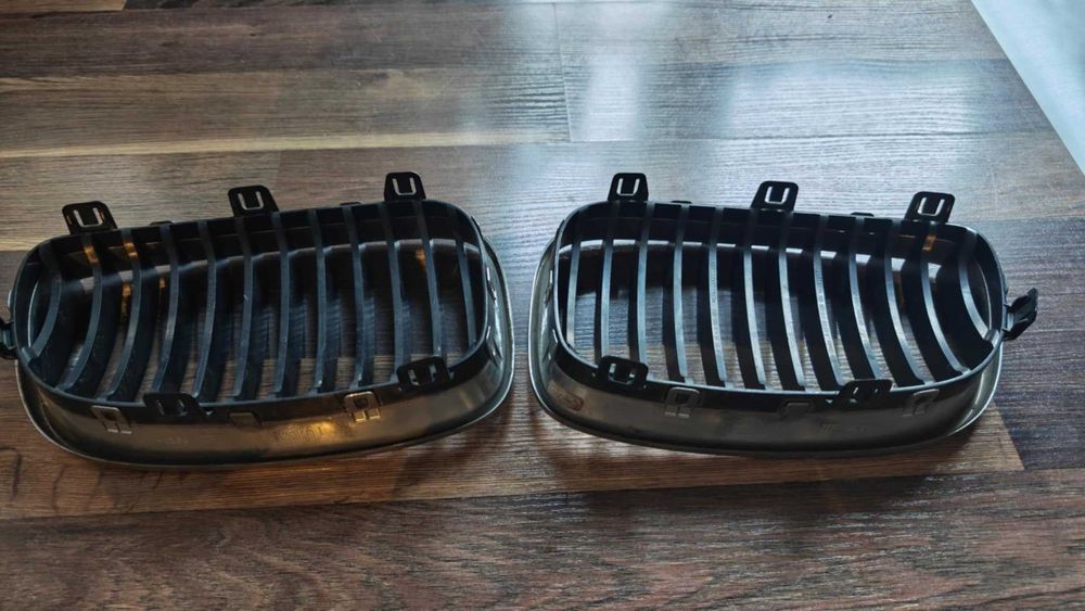 Kratki grill e60 / e61 OEM ABS L+P TANIO
