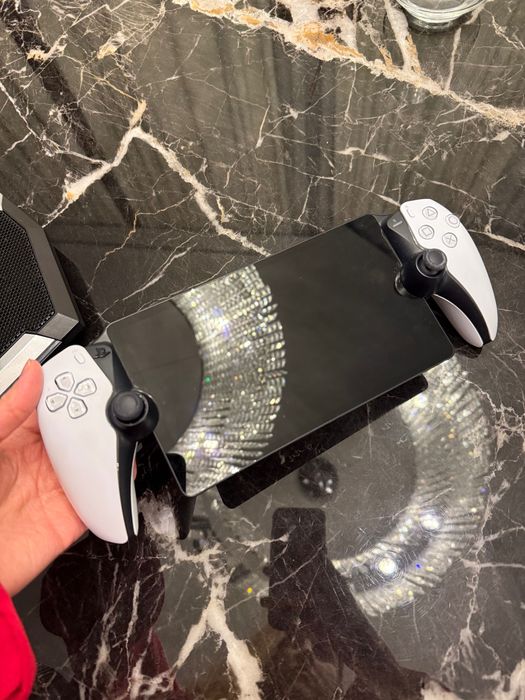 Пристрій для дистанційної гри PlayStation Portal