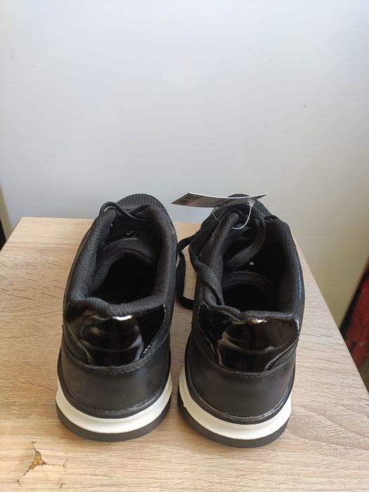 Кроссовки испанские женские