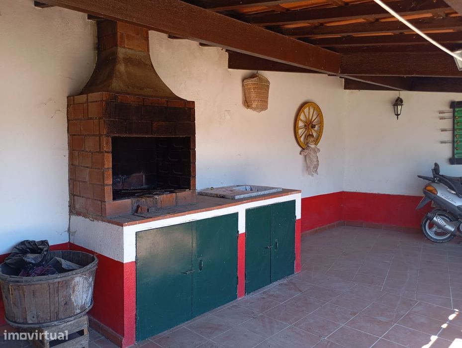 Moradia isolada T3 com jardim em lote de 1600M2