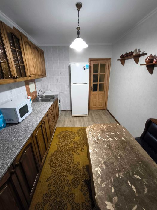 Здам простору 3-кімн квартиру з косм ремонтом у тихому центрі міста.