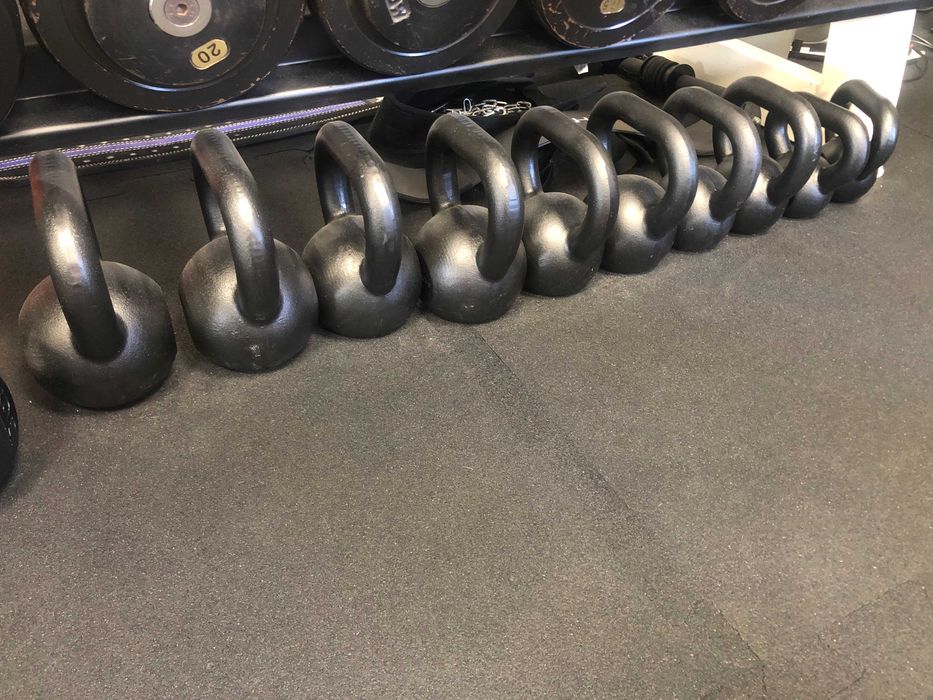 KB Zestaw Kettlebell żeliwne 2x 4/6/8/10/12/16