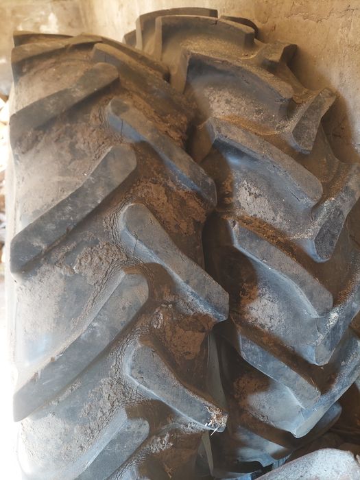 Opony 13.6r38  2 sztuki