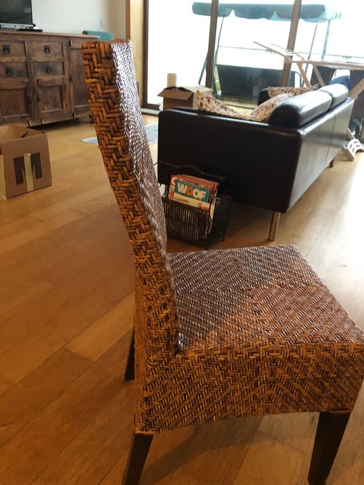 Móveis usados: aparador, mesa, cadeiras