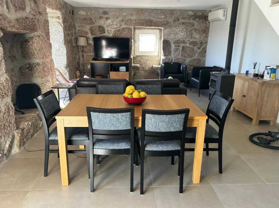 Vendo Mesa Sala/Jantar Extensível + 7 Cadeiras