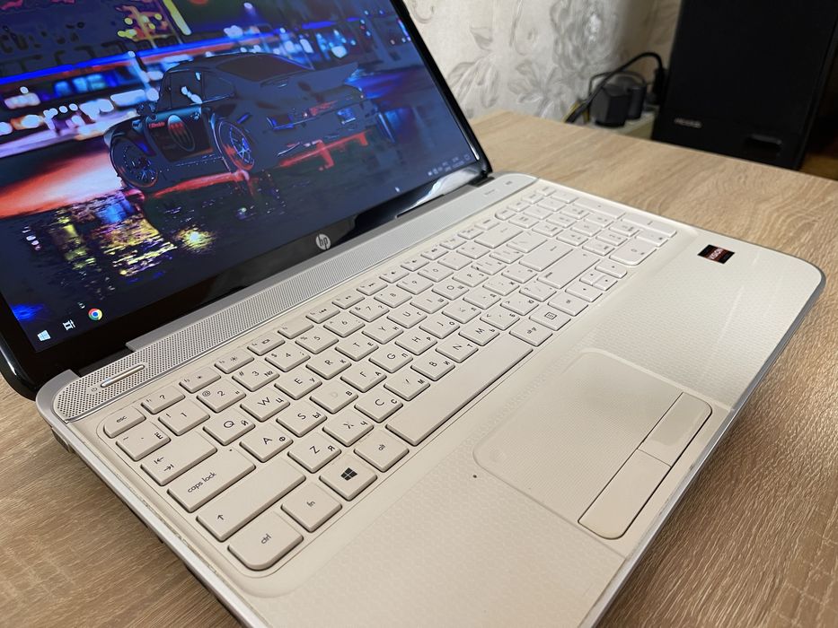 HP Pavilion g6 15.6" / AMD A4 / 4GB RAM / 500 GB / Батарея 4 години