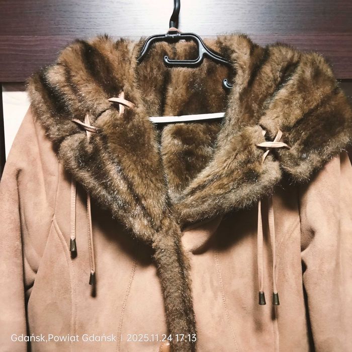 Kożuch damski ze skóry ekologicznej z kapturem