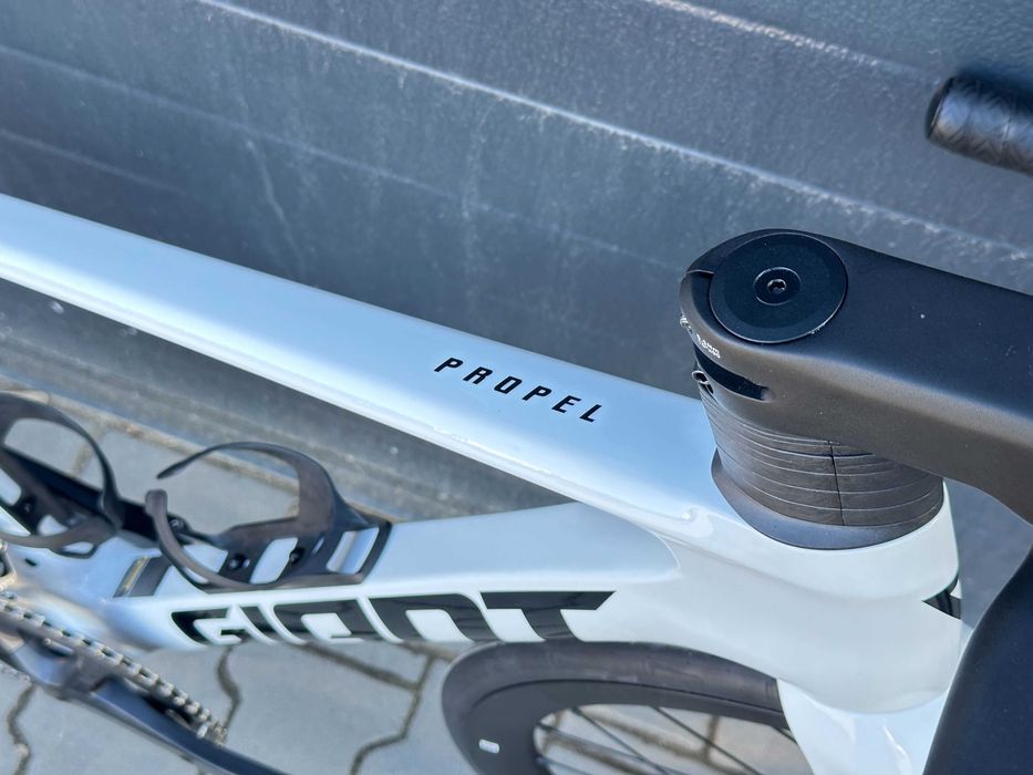 Rower szosowy Giant Propel Advanced 2 2027 S oraz M/L