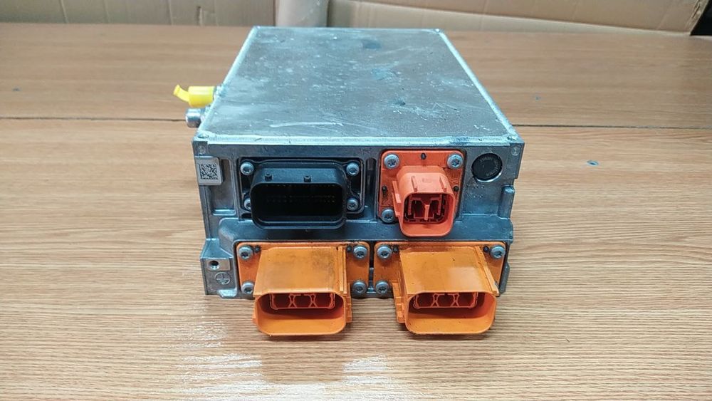 Porsche Taycan інвертор заряду батареї  5qe915684da