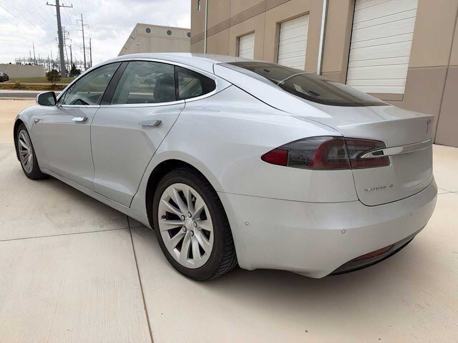 Tesla Model S P100D      2016