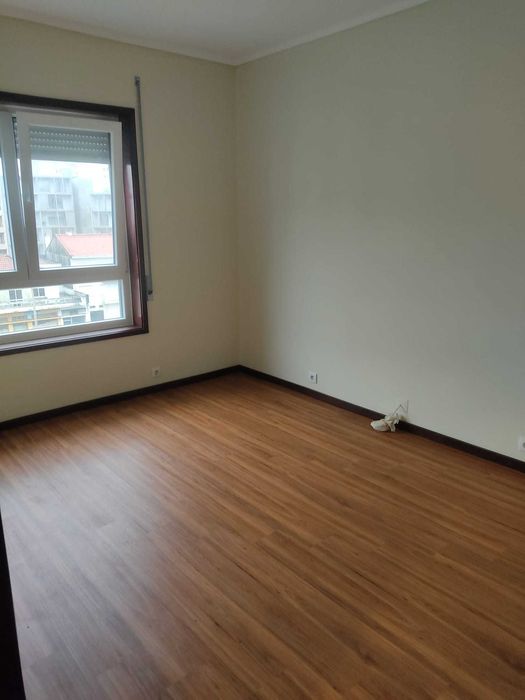 Arrenda-se Apartamento T2 - Centro S. João da Madeira