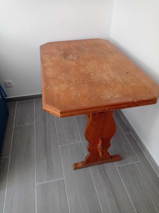 Mesa de madeira para oferta