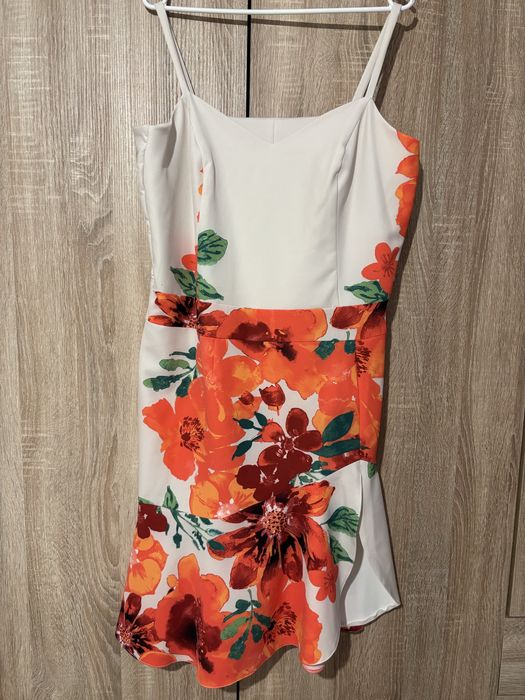 Damska sukienka w kwiaty