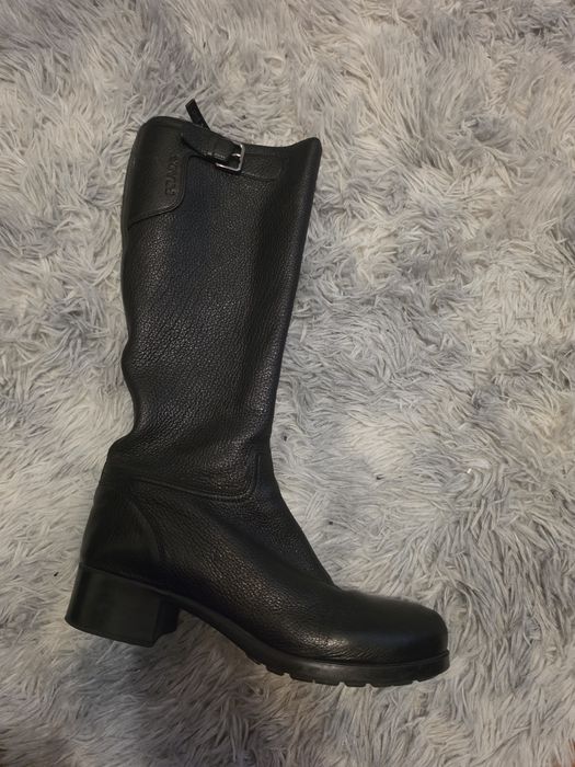 Продам шкіряні  сапоги  Prada