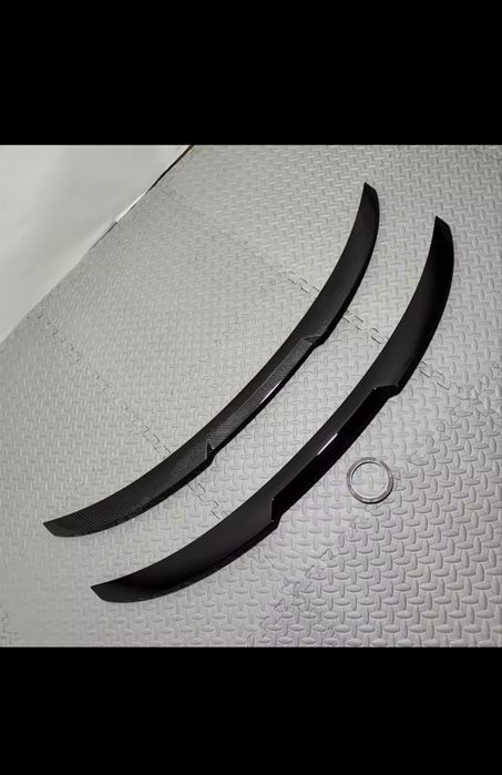 Spoiler traseiro para BMW G24 e G26 Grand Coupe Preto Brilhante