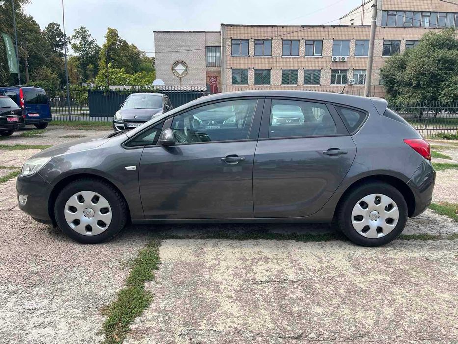 Opel Astra J 2010 рік 1,6 МПі