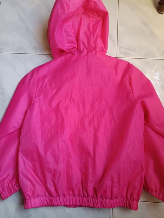 Casaco impermeável/corta vento 6/7 anos
