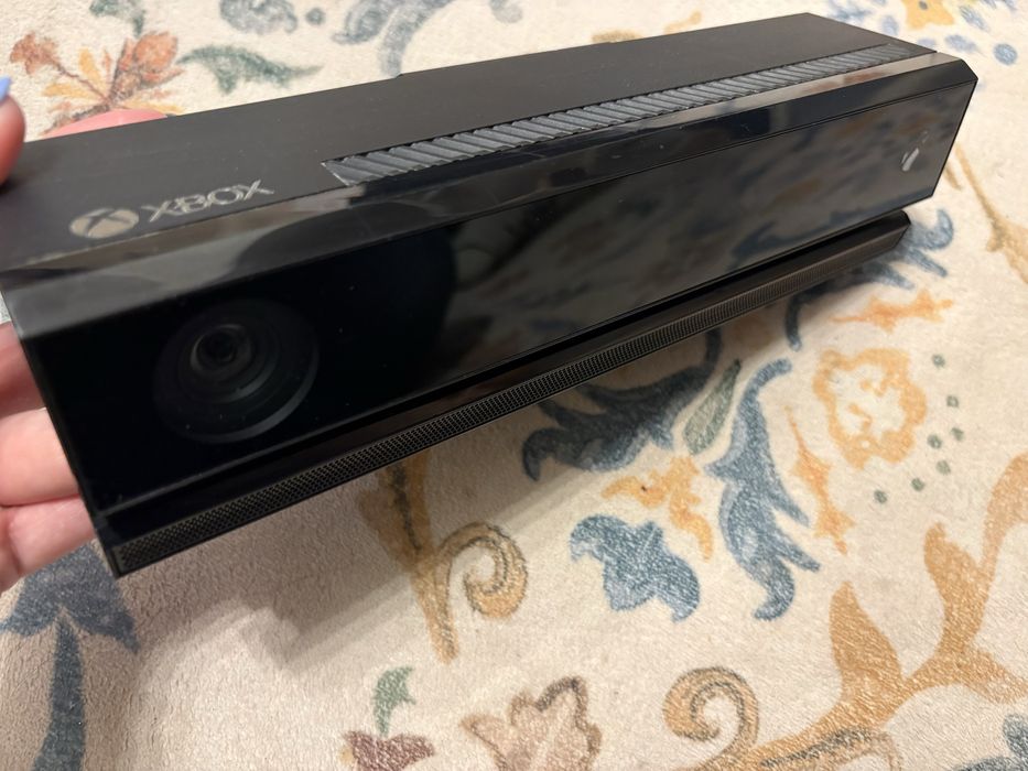 Xbox One X 1TB + kinect