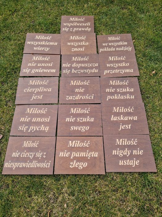 Tabliczki 40x30 Hymn 16 szt.stojaki