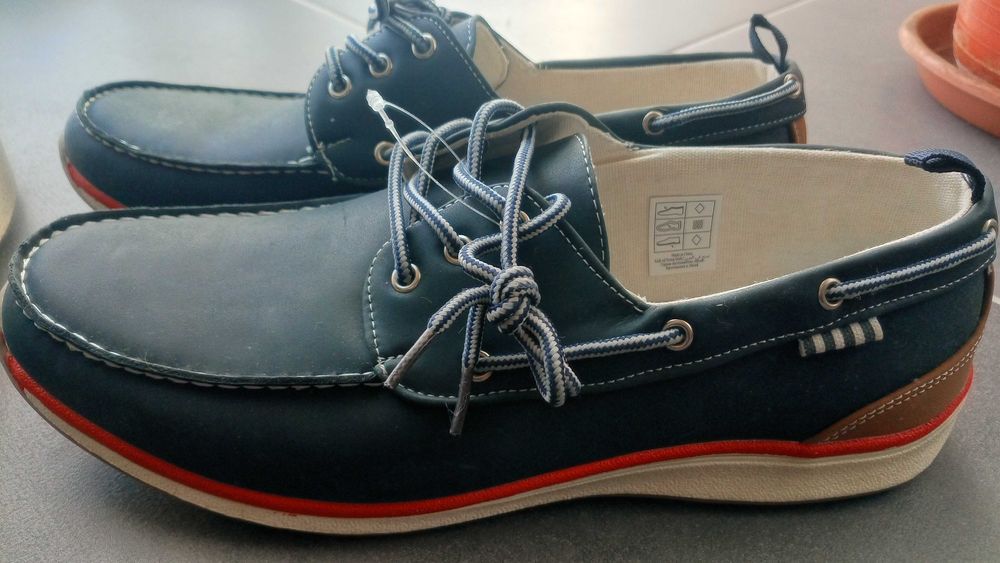 Sapatos de vela Verão novos.