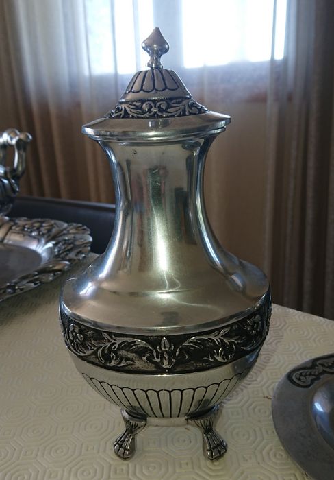 Conjunto de peças de louça