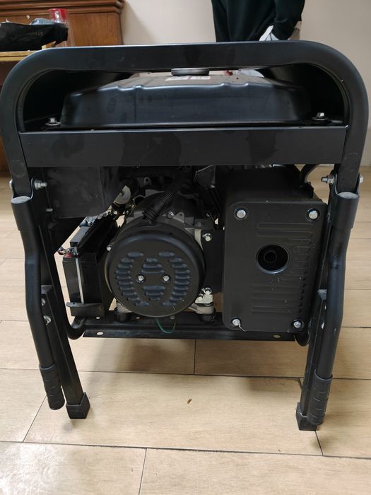 Продаю генератор 5.5 Kw Firman  FPG7800 E2