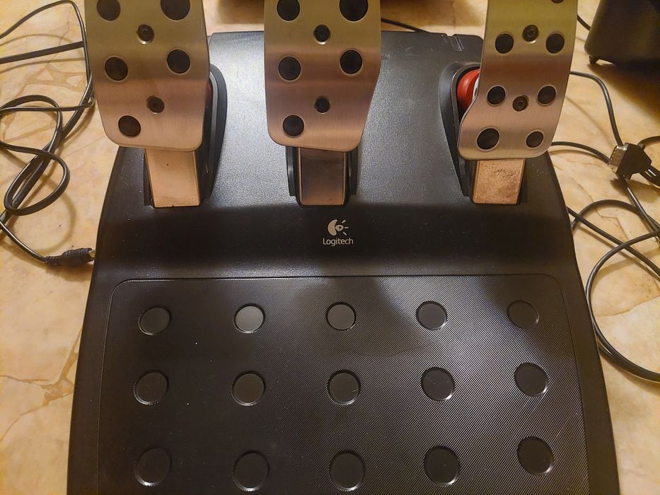 Игровой руль Logitech G25