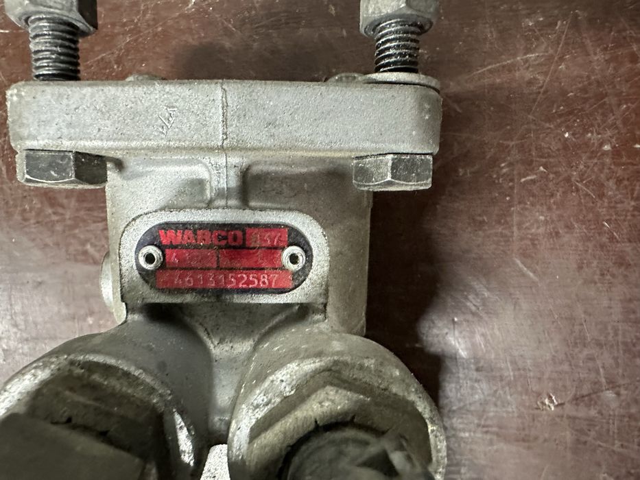 Главный тормозной кран Mercedes Vario 4613152587 WABCO