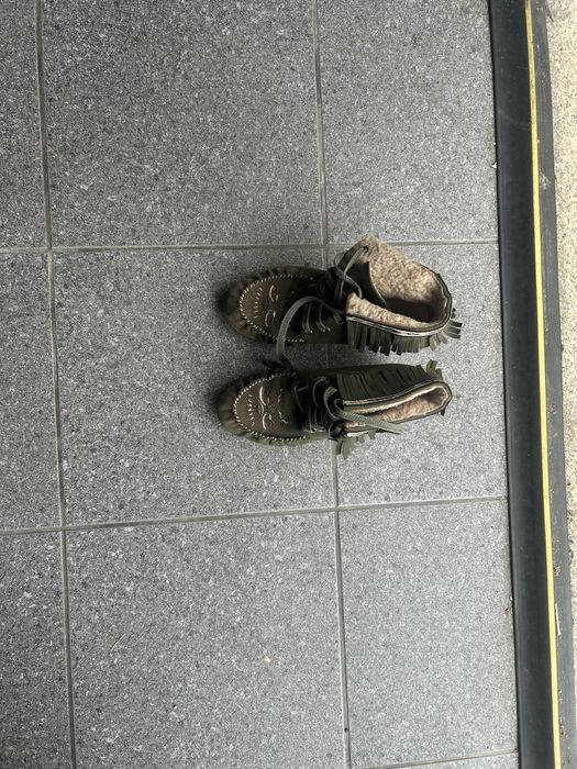 Botins com lã no interior