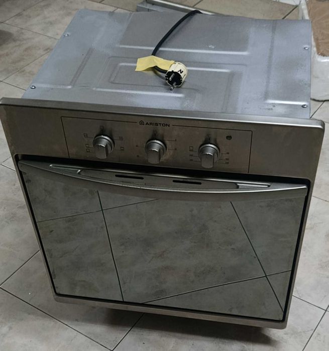 Forno elétrico de encastrar ARISTON FB21.2 IX 59.5cm em Bom Estado!