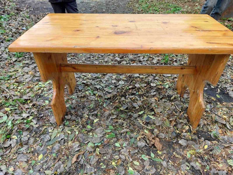 Стіл з стільцями