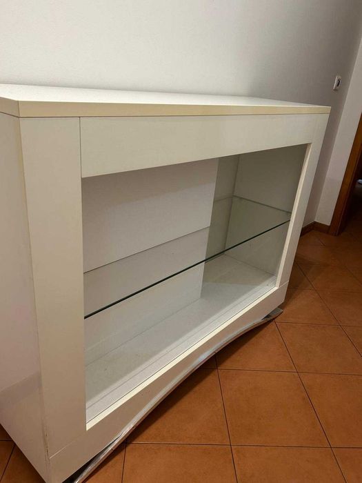 Movel lacado em Branco