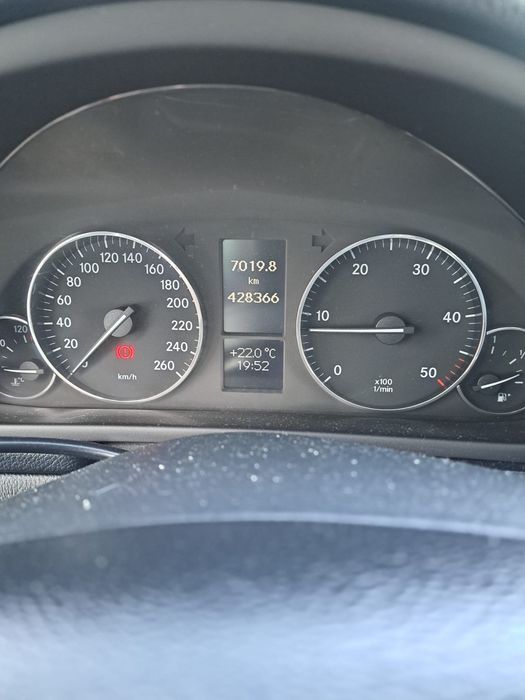 Mercedes-Benz C 220 CDI Elegance SW – Fiabilidade, Conforto e Classe