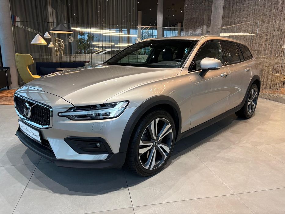 Volvo V60 Volvo V60 Cross Country B5 B AWD Plus Bright