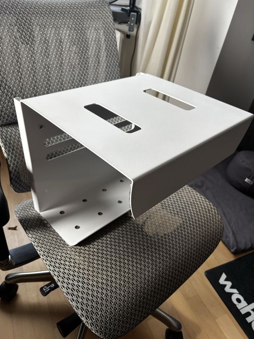 Solidny wieszak ścienny na rower i kask