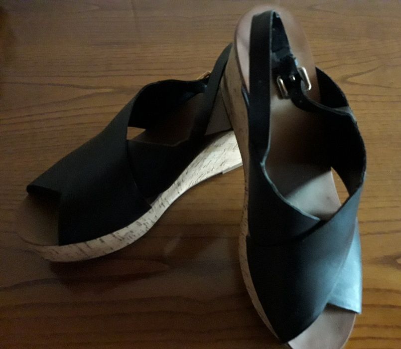 Sandálias Compensadas Pretas Pull&Bear