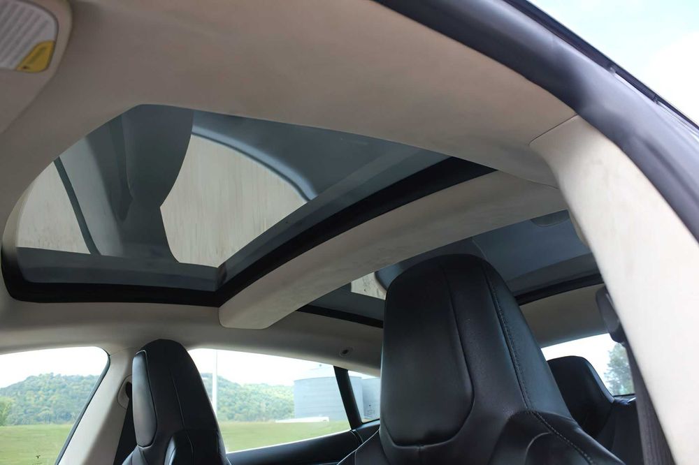 Tesla Model S P85D      2015