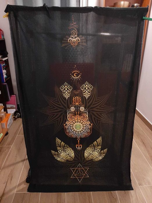 Lenço psicadélico com brilho UV - 142x88 cm - NOVO