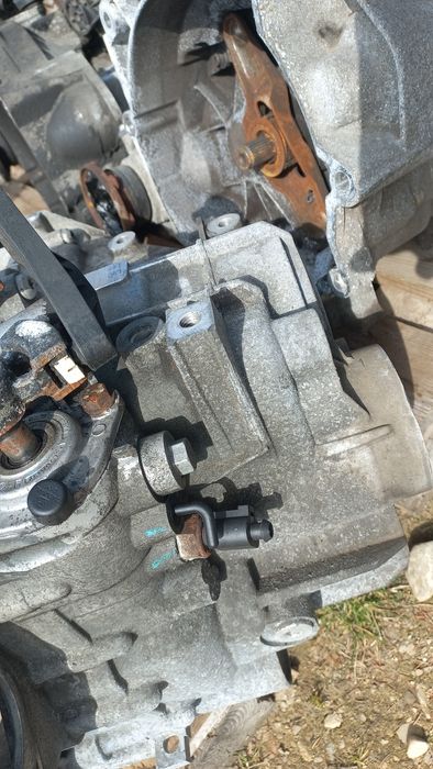 Skrzynia biegów manualna 2.0 tdi LHD vw passat b7 golf 6 audi a3 golf