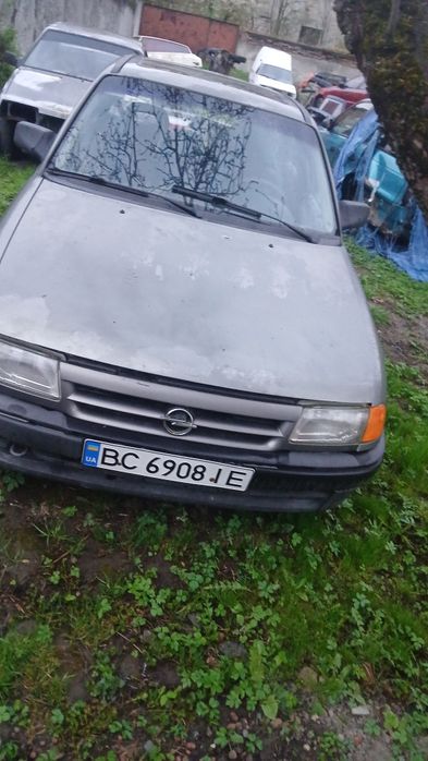 Опель астра 1992рік 1.6 бензин