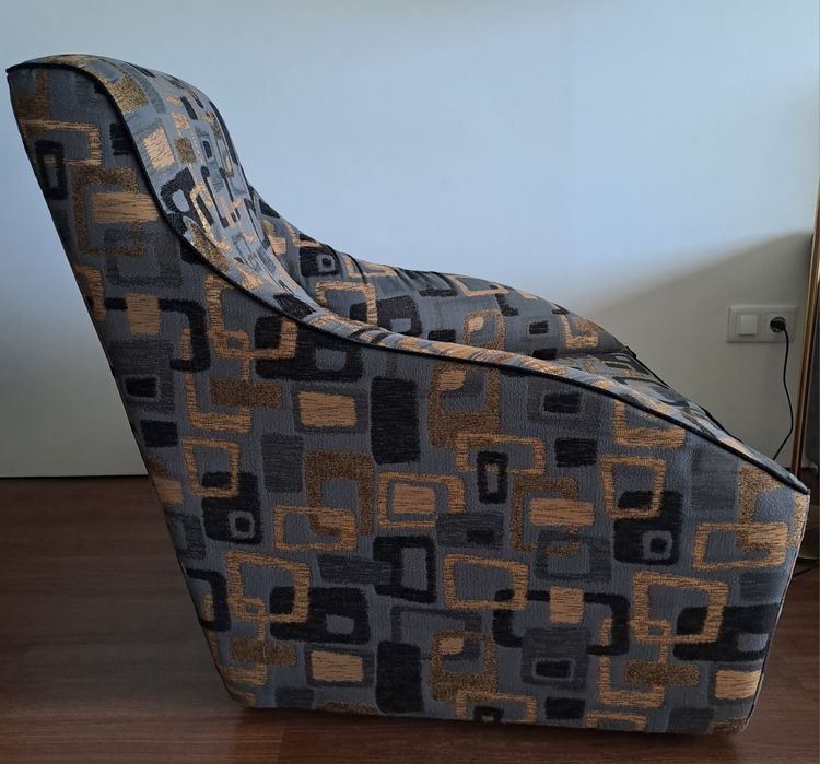 Poltrona estilo moderno - Impecável