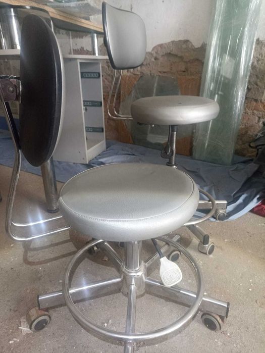 Робоче місце майстра манікюру- стіл , крісло майстра, крісло клієнта