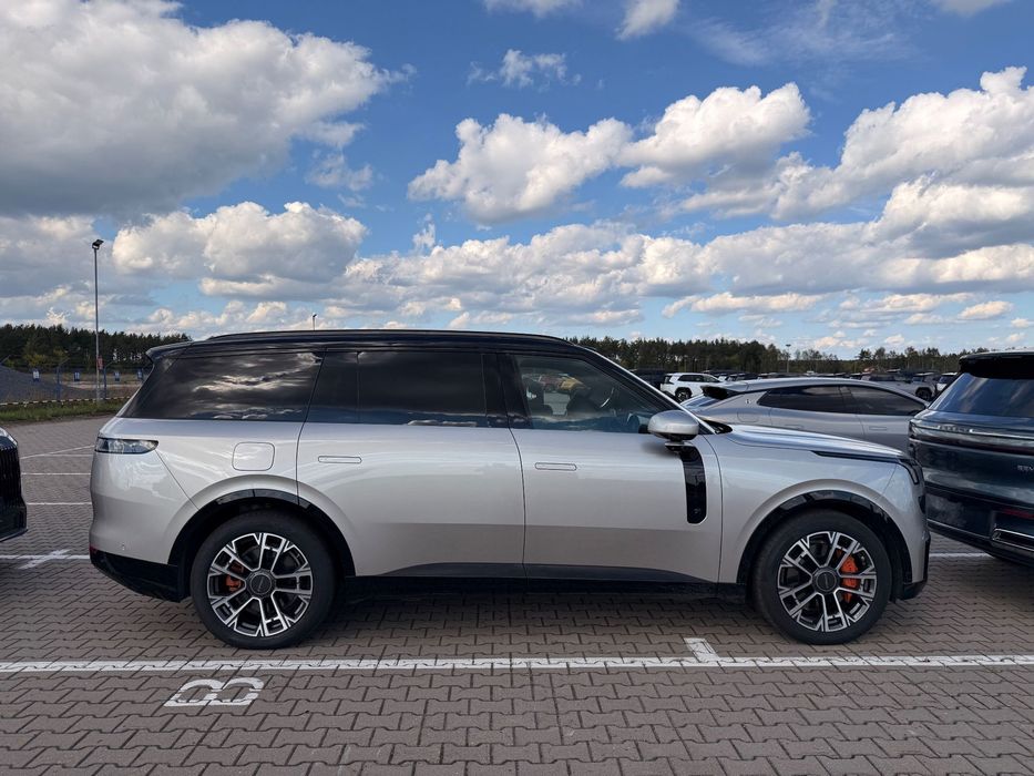 Lynk & Co 900