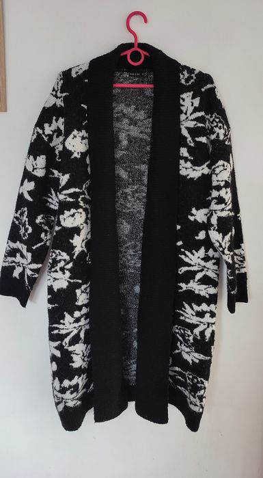 Medicine długi kardigan sweter czarno biały w kwiaty M